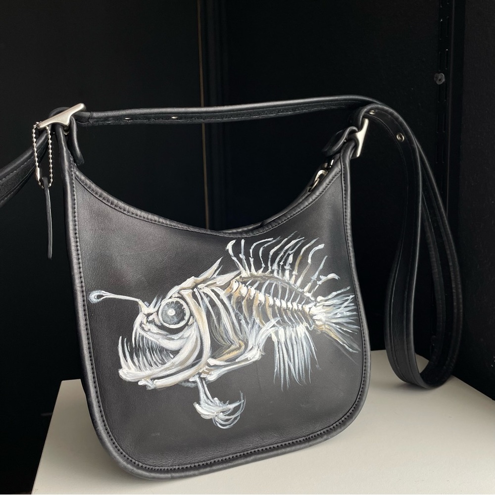 Vintage Coach Black Leather Shoulder Bag with Angular Fish Painting - Picture 10 of 16